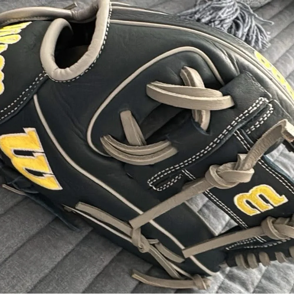 Wilson A1000 Travel Fit Glove - Picture 2 of 2